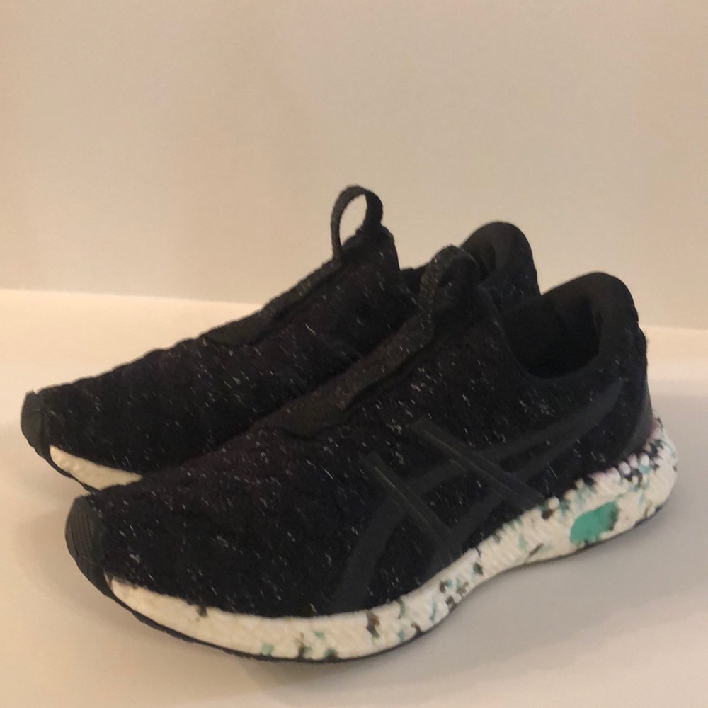 ASICS HyperGel Kenzen Women’s Black Sneakers